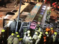 Tizenkilenc halálos áldozatot követelő buszbaleset történt Hongkongban