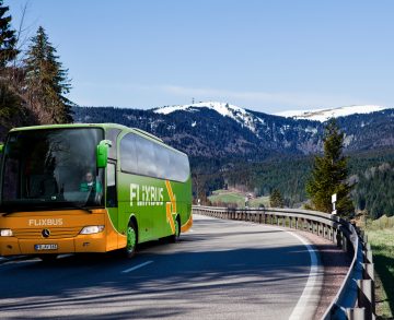 Tovább terjeszkedik a FlixBus: több magyar város is összeköttetésre kerül Szófiával