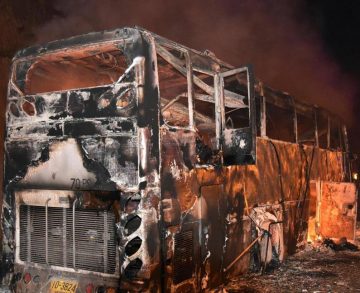 Huszan haltak meg egy lángoló autóbuszban Thaiföldön