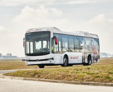 Harminc magyar gyártású BYD eBus a brüsszeli reptérre