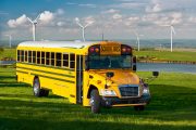 155 gázüzemű Blue Bird iskolabusszal kezdik az új tanévet a kansasi diákok 