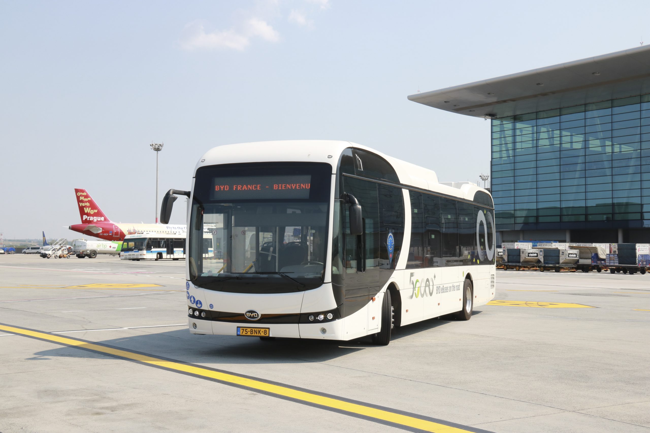BYD villanybuszt tesztel a Budapest Airport