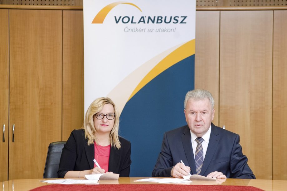 Volanbusz buszbeszerzes David Ilona dr Krankovics Istvan foto Volanbusz