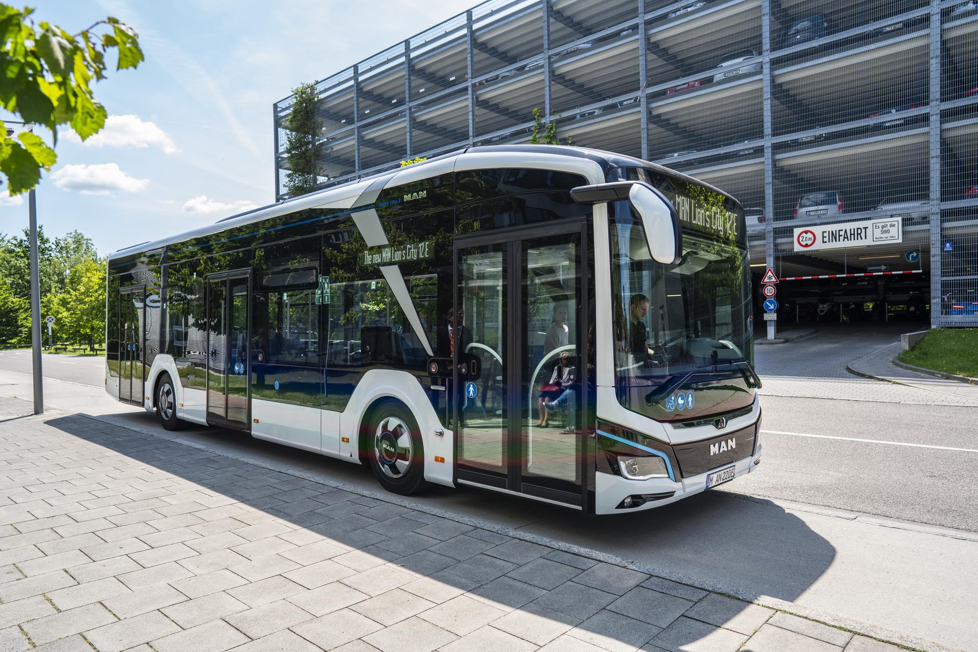 Hamburgban kezdi meg pályafutását az MAN Lion's City E
