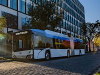 A Solaris három darab csuklós villanybuszt szállít Bonnba