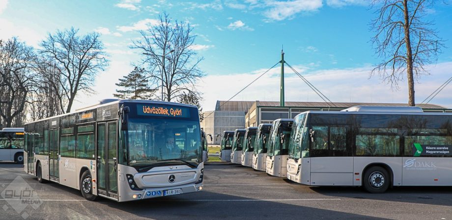 Tizenhét új Mercedes busszal bővül a győri közösségi közlekedés járműparkja