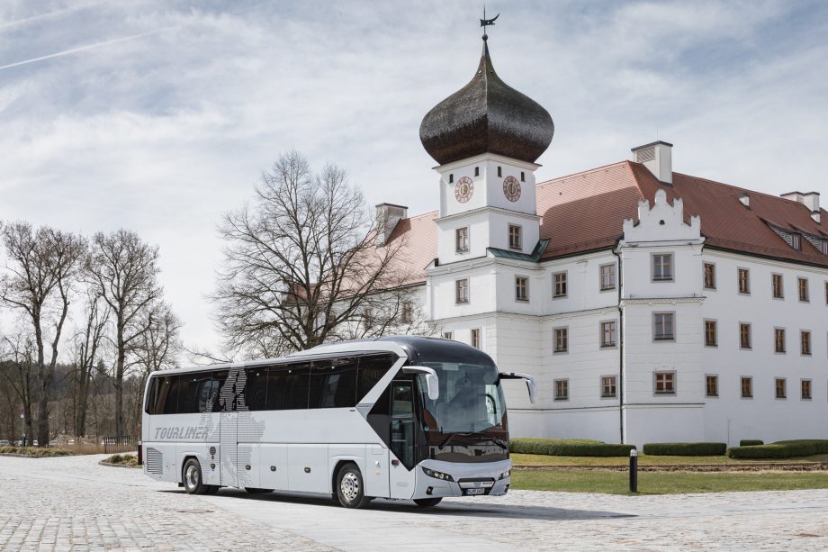 Tovább folytatódik az állami autóbuszpark megújulása 1 Neoplan Tourliner foto MAN