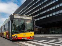 Forgalomban Varsó első új csuklós Solaris villanybusza a 130-ból