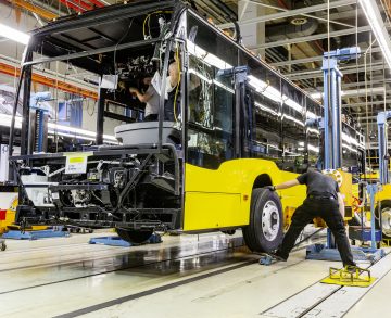 A Daimler AG leállítja európai gyárainak többségét