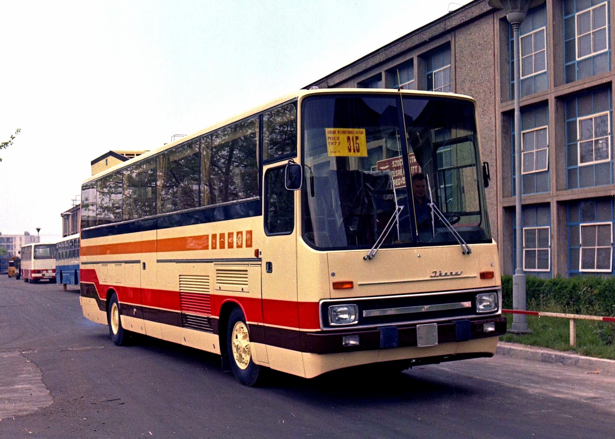 Szuperluxus az Ikarustól - az Ikarus 254 turista autóbusz