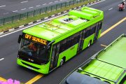 Finn-maláj villanybuszok Szingapúr utcáin
