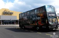 Harry Potter-buszokkal szállítják ingyen egy angol kórház dolgozóit