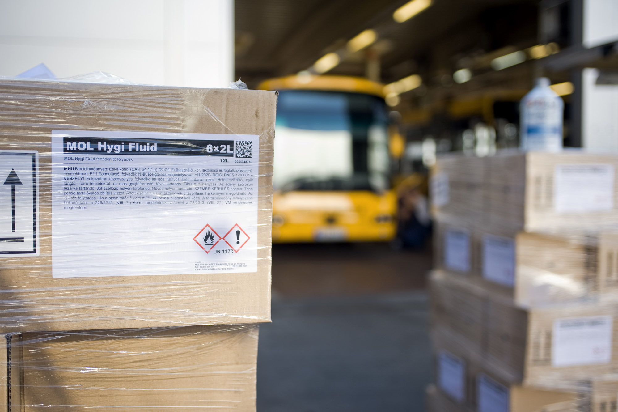 Koronavírus: MOL fertőtlenítőszer is segíti a járvány elleni védekezést a Volánbusznál 3 Mol fertotlenitoszerek Volanbusz 06 20200414