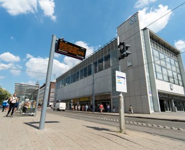 Hétfőtől visszáll a tanítási szünetben érvényes menetrend Budapesten