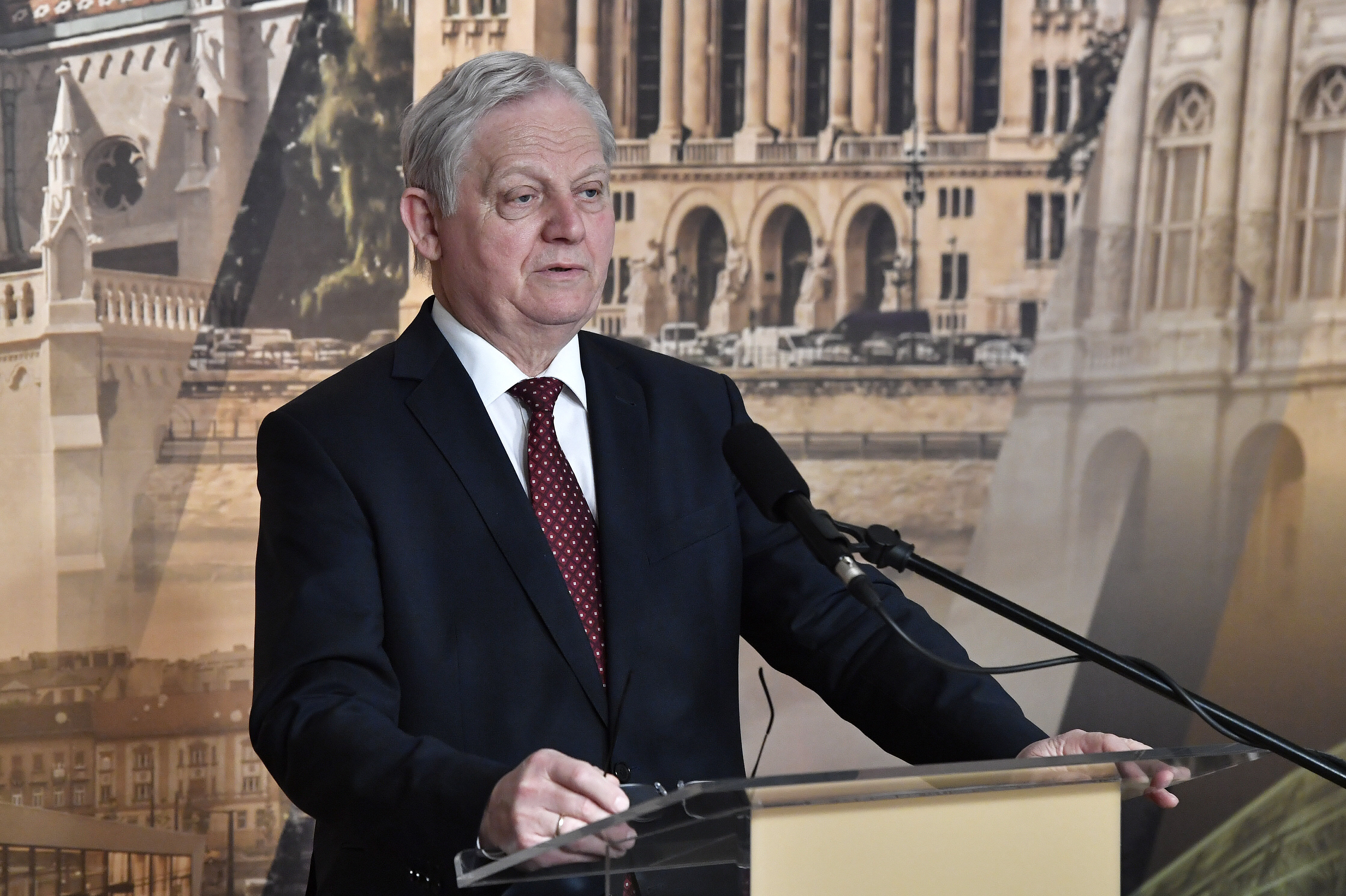 Tarlós István a MÁV és a Volánbusz összevonását javasolja a kormányfőnek