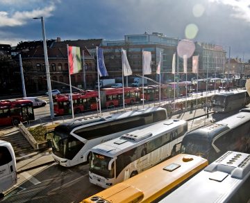 Több milliárd forint bevételkiesés várható a Volánbusznál és a MÁV-nál