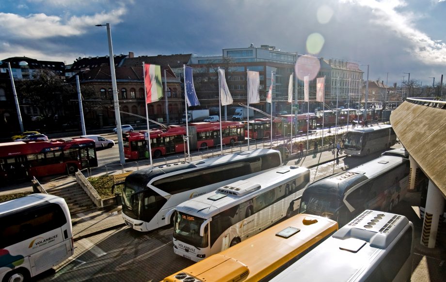 Több milliárd forint bevételkiesés várható a Volánbusznál és a MÁV-nál 1 20200512 200529