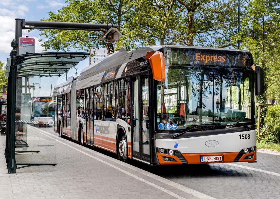 Tizenhat darab csuklós Solaris villanybuszt vásárol Craiova