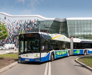 Ötven darab csuklós Solaris villanybusszal erősít Krakkó