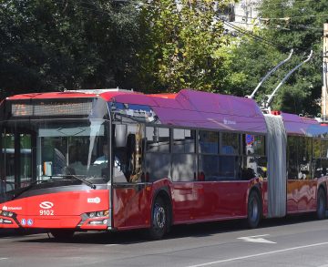 Visszaáll az első ajtós felszállási rend a fővárosi buszokon és trolibuszokon