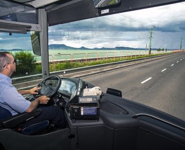 Már a Volánbusz egyes járatain is érvényesek a vasúti balatoni napijegyek