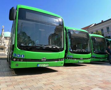 Átadták a pécsi BYD villanybuszokat