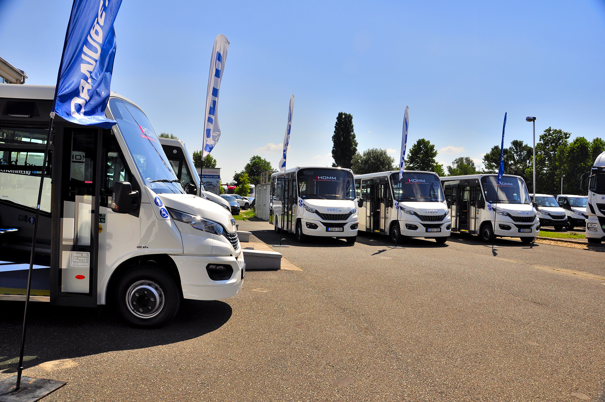 Megérkeztek a Homm Kft. Budaörsre szánt Iveco minibuszai