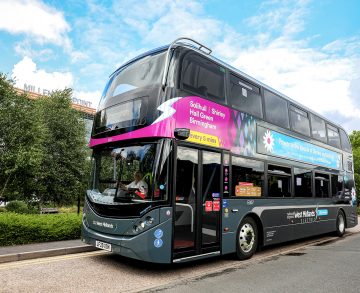 Emeletes ADL-BYD villanybuszokkal zöldít a National Express