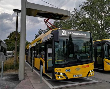 Hadrendbe álltak Berlin első csuklós villanybuszai