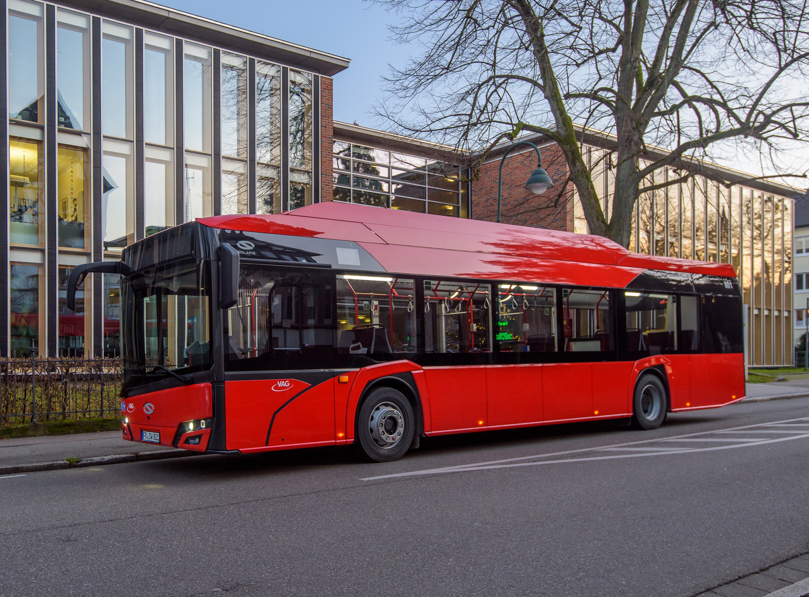 Tizenöt elektromos Solarist vásárol Freiburg