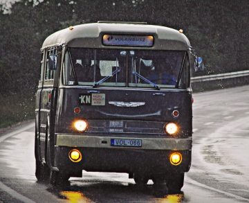 Nosztalgiabuszos kirándulásra invitál Budapesten és Szegeden a Volánbusz Zrt.