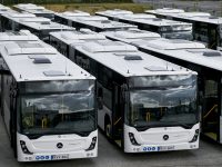 Tíz darab csuklós autóbuszt vett át csütörtökön a Volán Buszpark Kft. Debrecenben