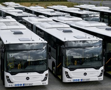 Tíz darab csuklós autóbuszt vett át csütörtökön a Volán Buszpark Kft. Debrecenben