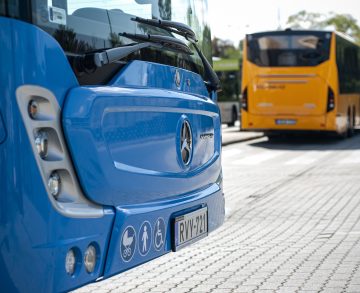 Budapesten is utazhatunk már a Volánbusz új csuklós Conectóival