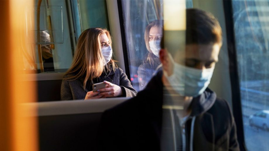 Pótdíj is vár a maszk nélkül utazókra