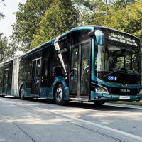 P Bus EOT LionsCity18E 04 cimlapkep