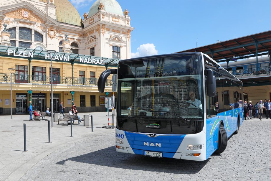 p bus eot lions city le pilsen 01 cimlapkep