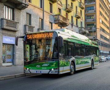 Újabb 100 darab Solaris villanybuszt hív le Milánó