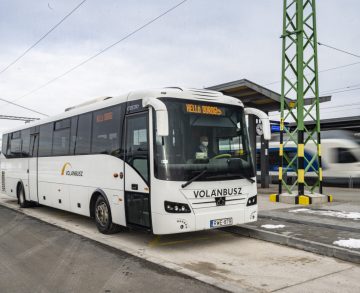 Új buszpályaudvart adtak át Dorogon