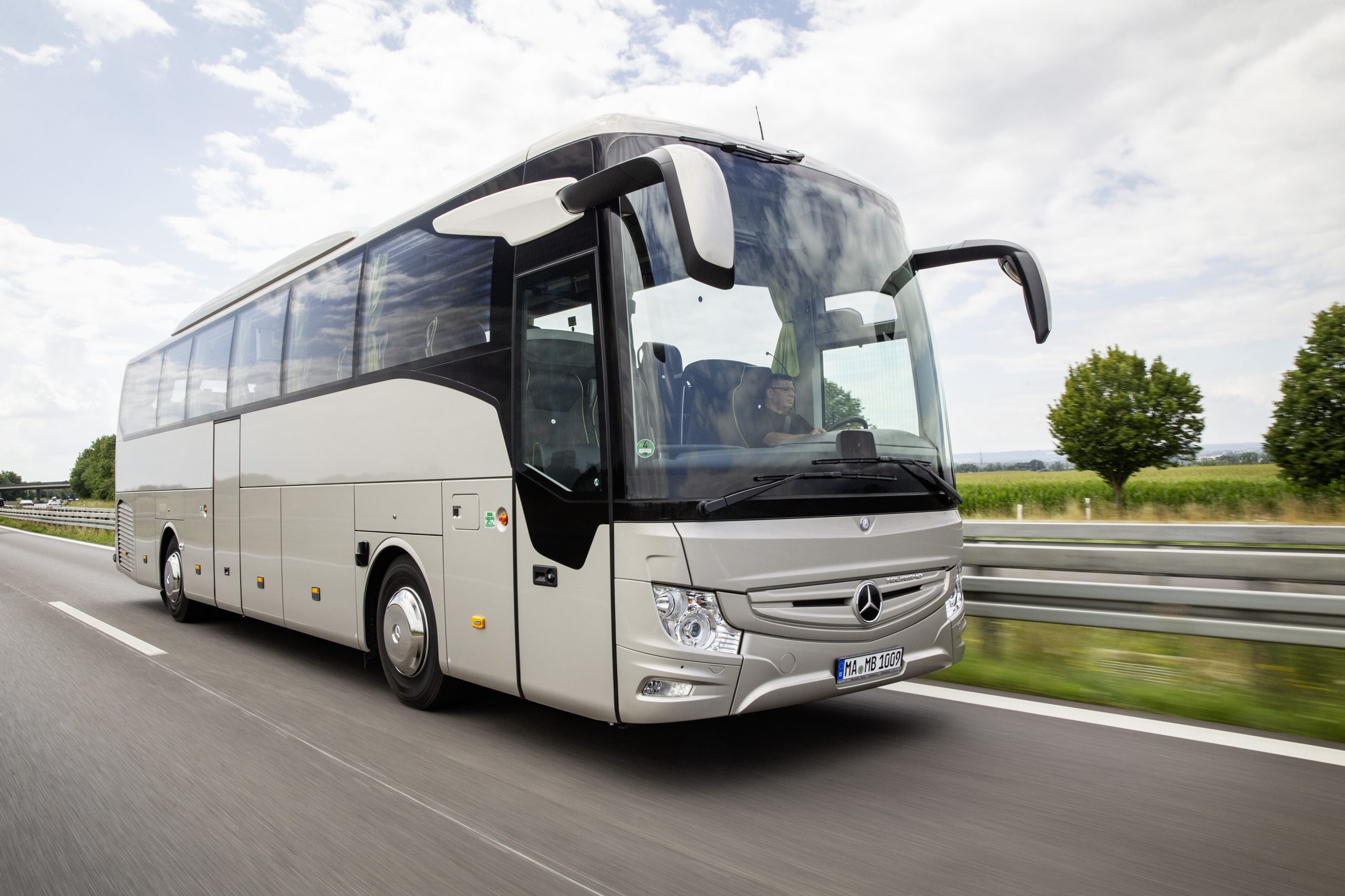 Tőzsdére viszi teherautó- és buszgyártó részlegét a Daimler