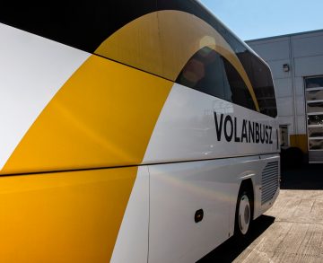 Hétfőtől újra indít járatokat Ausztriába a Volánbusz