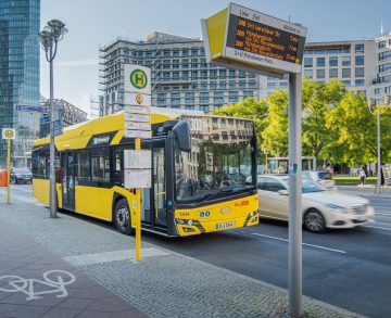 A BVG a problémás Solaris villanybuszok akkumulátorainak cseréjét kéri a gyártótól