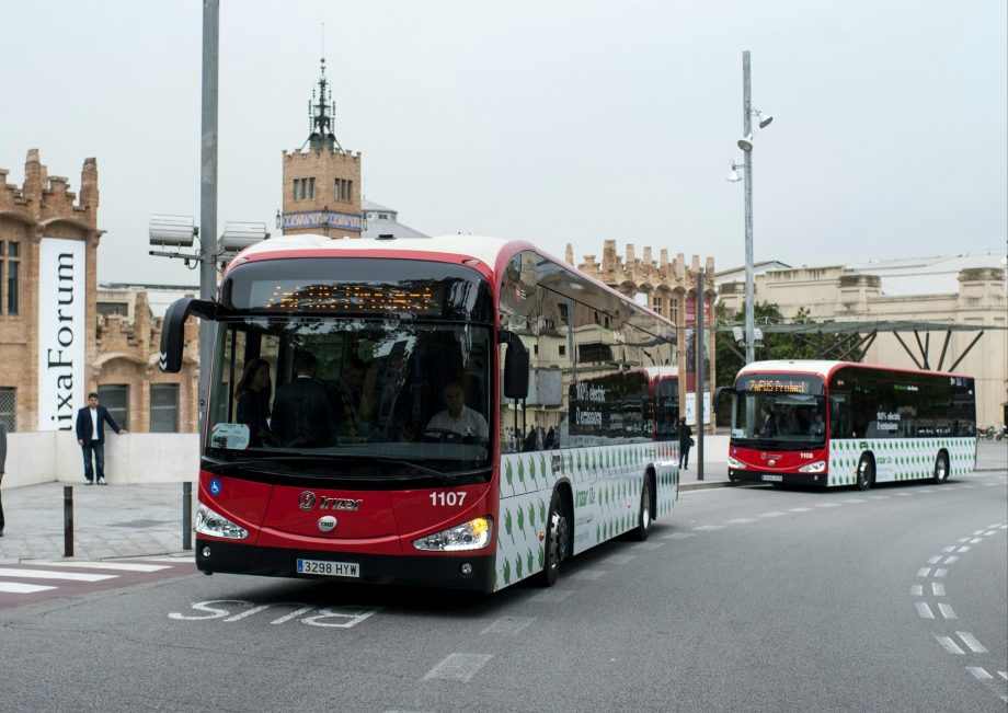 A TMB Barcelona 210 hibrid és elektromos autóbuszt vásárolna