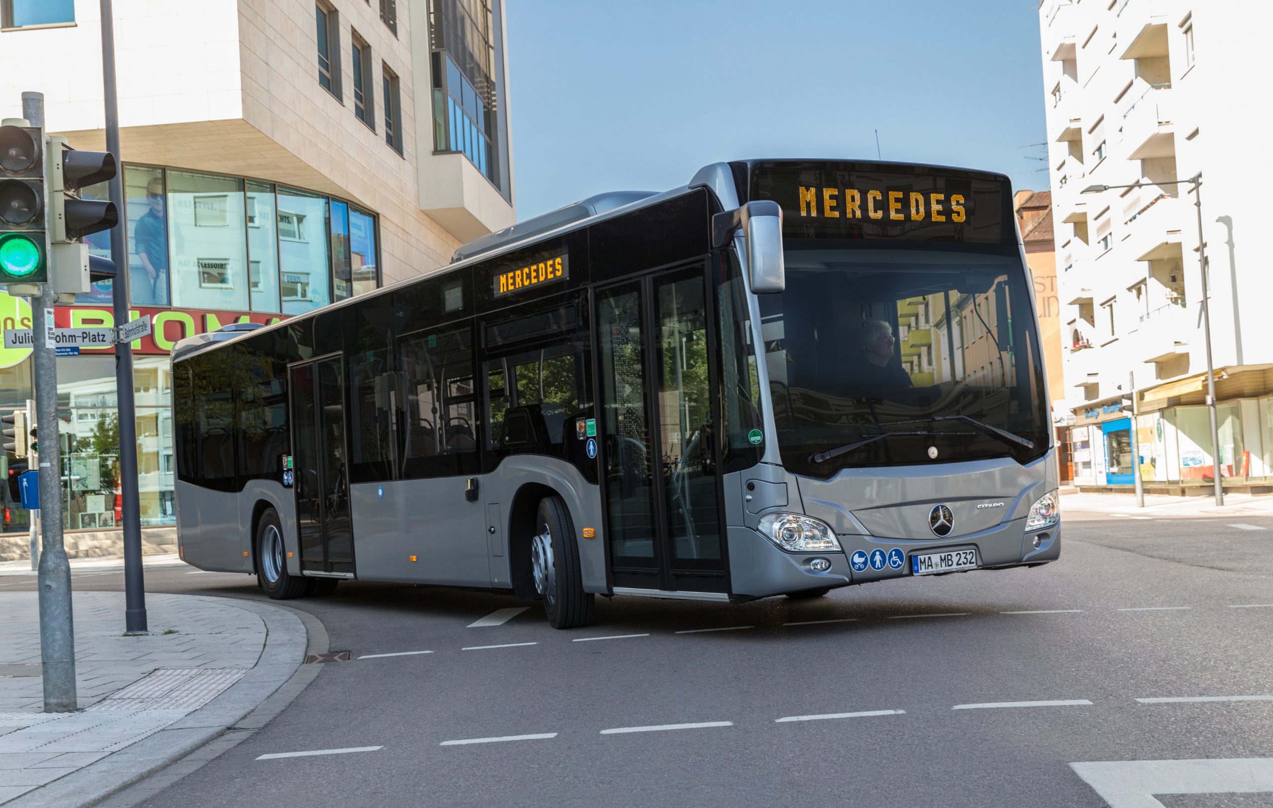 Eladásai növekedését várja idén a Daimler teherautó- és buszgyártó üzletága