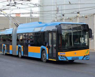 Már áprilisban utasokat szállíthatnak az új Škoda 27 Tr csuklós trolik Szófiában