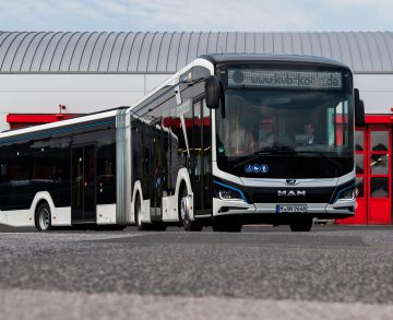 Kölnben áll forgalomba az első csuklós MAN Lion’s City E