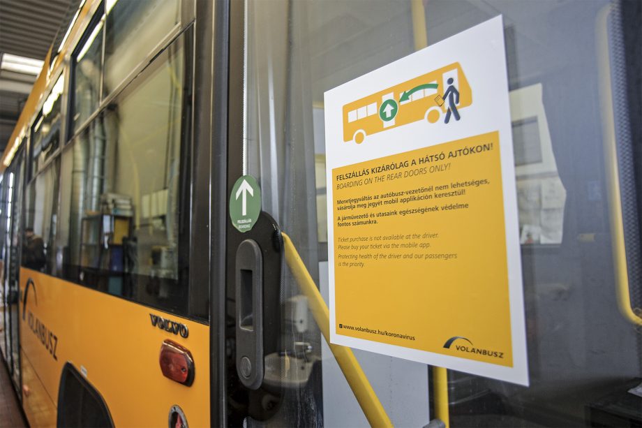 Volanbusz elso ajtos felszallas 20210325