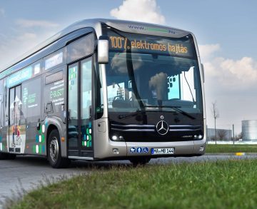 Kecskemétre érkezett a Mercedes-Benz elektromos tesztbusza