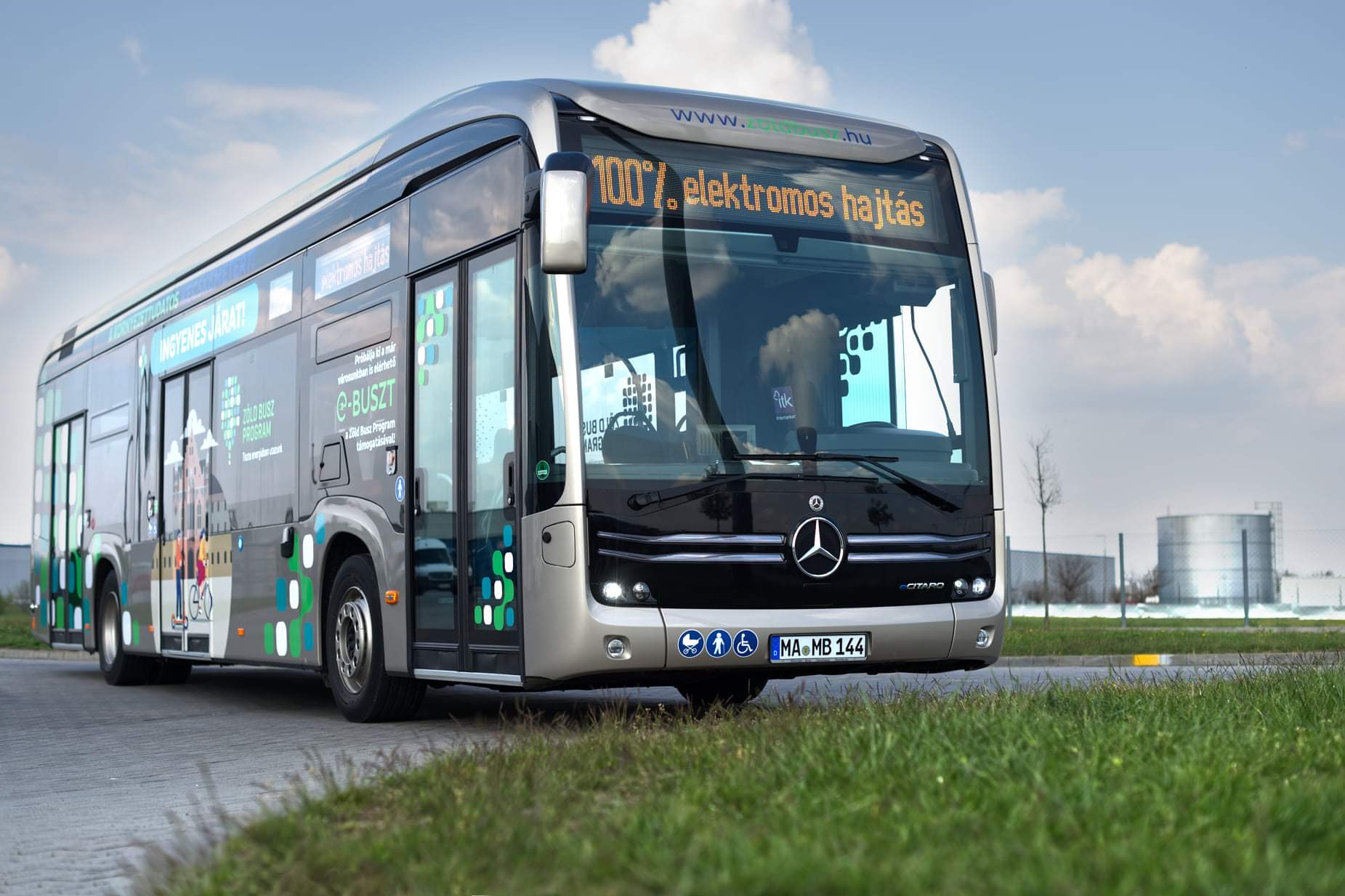 Kecskemétre érkezett a Mercedes-Benz elektromos tesztbusza