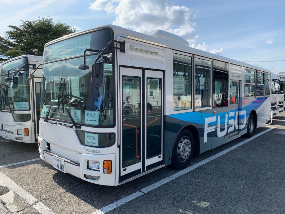 Szellőzést segítő esőfogót kínál városi buszaihoz a Mitsubishi Fuso